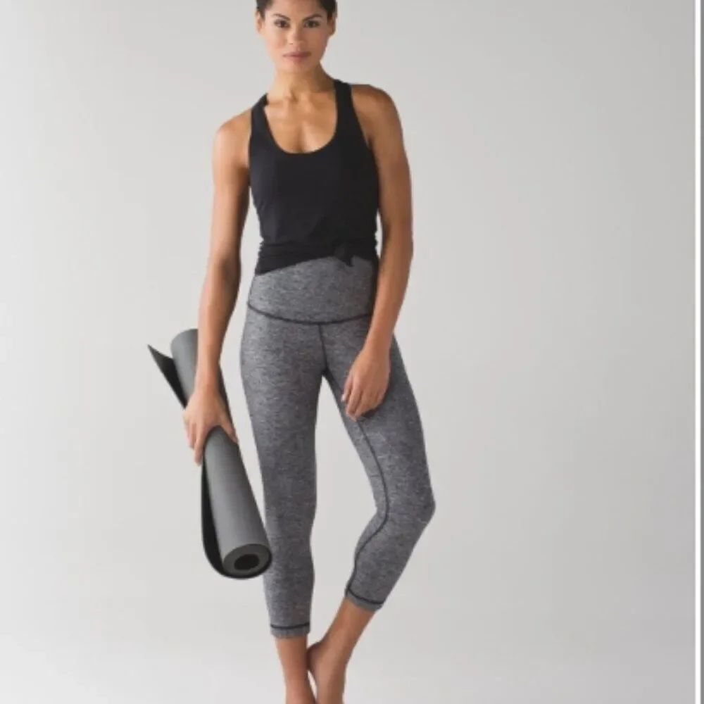 Lululemon Wunder Under High-Rise Cropped Leggings in Size 6